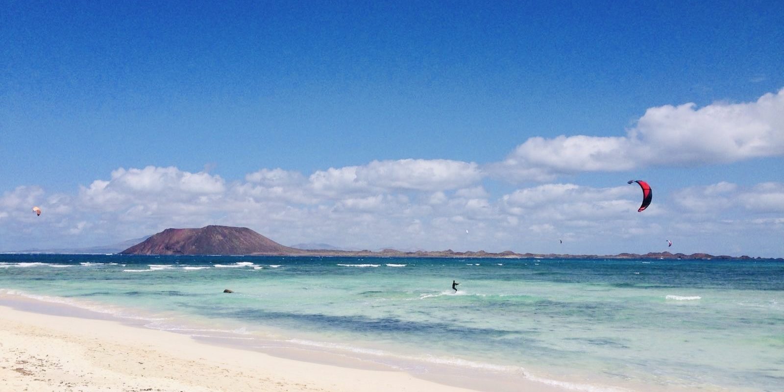 La Isla de Lobos vista desde la costa de Corralejo